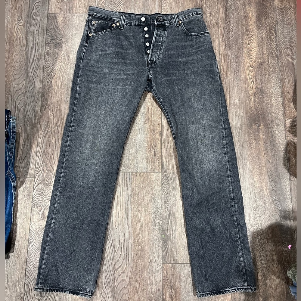 Vintage men’s black Levi 501